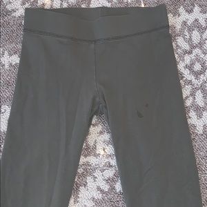xs green aerie leggings.